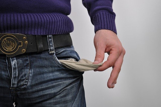 Foto: kein Geld in der Tasche